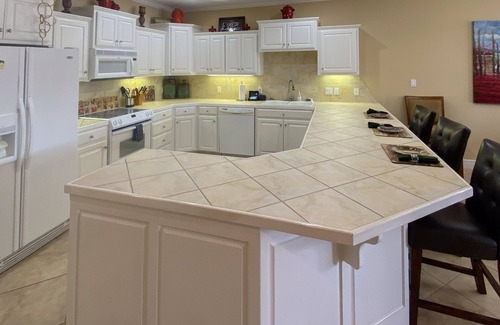 Lake Hamilton Condo | Serene lakefront condo with stunning views, private boat slip, and spacious deck