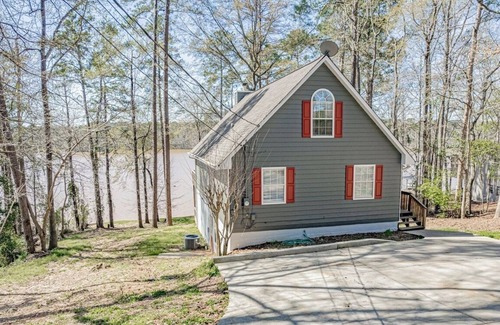 Eatonton House | Serene Lakefront Getaway on Lake Sinclair