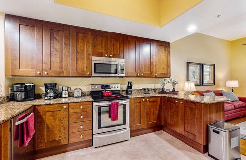 Royal Harbor Condo | Serene Luxury Awaits at Naples Bay Resort – Your Tropical Retreat!