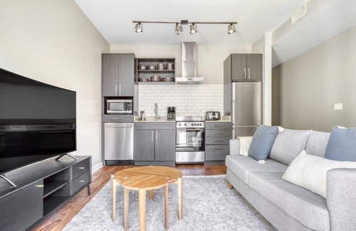 Mount Vernon Triangle Apartment | Serene Mount Vernon 1BR w/Gym, Pool & W/D, near Metro, by Blueground