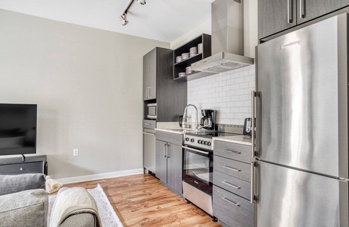 Mount Vernon Triangle Apartment | Serene Mount Vernon 1BR w/Gym, Pool & W/D, near Metro, by Blueground