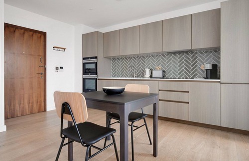 Hoxton West Apartment | Serene Old Street 1BR w/ Pool, Gym & Concierge, nr Tube, by Blueground