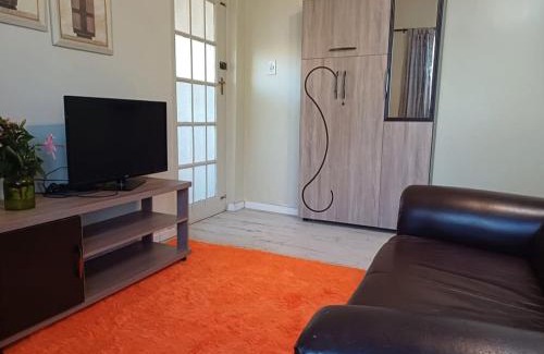 Germiston House | Serene on 5 Cologne