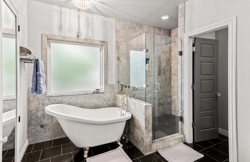 Fayetteville House | Serene On Maple - Close to DT and U of A