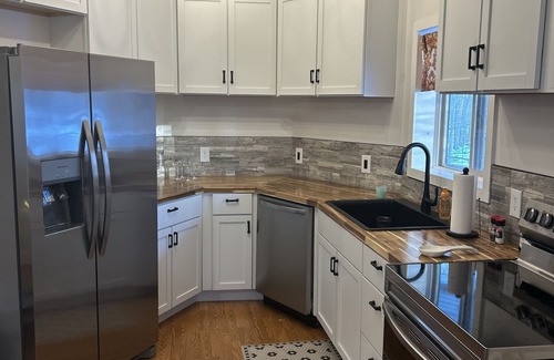 Ripley Apartment | Serene one bedroom tree top lodge along the wine trail.