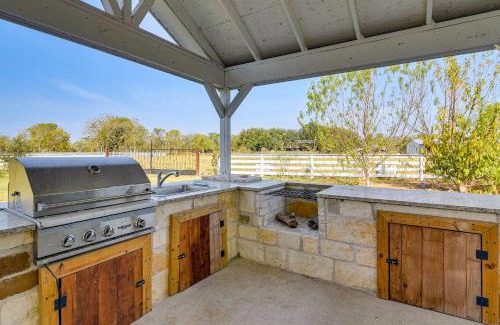 Needville House | Serene Ranch Home with Outdoor Kitchen in Needville!