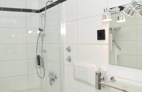 Bad Salzuflen House | Serene Retreat in Bad Salzuflen Cozy Guest Room with 1500m² Grounds 206