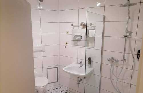 Bad Salzuflen House | Serene Retreat in Bad Salzuflen Cozy Guest Room with 1500m² Grounds 206
