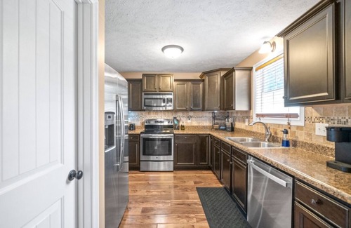 Clarksville House | Serene Retreat Near Fort Campbell and Casino - Family and Pet Friendly