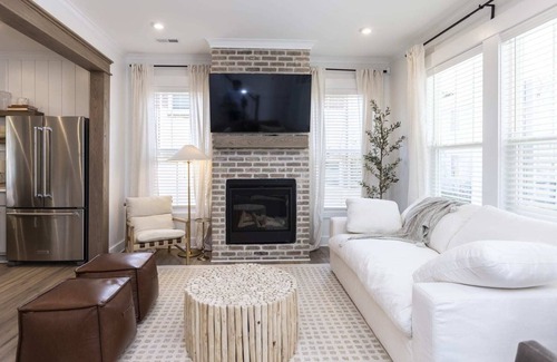 Northeast Virginia Beach House | Serene Sands Retreat. 6min Walk to the Beach!