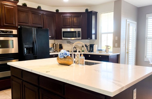 Bayshore Heights House | SERENE 🌸 SPACIOUS ✨ NICE HOME ON A HILL🌉 NEAR SF 🛏️ 5 BED 🚿 3.5 BATH