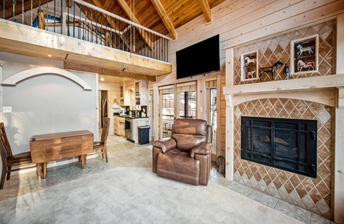 Pagosa Springs House | Serene & sun-filled mountain retreat with fire pit, deck, & great views