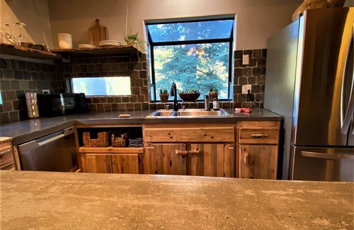 Twin Peaks Cabin | Serene Twin Peaks Lake Arrowhead Escape - Sleeps 10