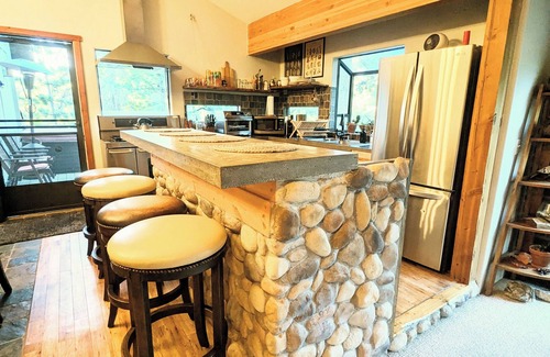 Twin Peaks Cabin | Serene Twin Peaks Lake Arrowhead Escape - Sleeps 10