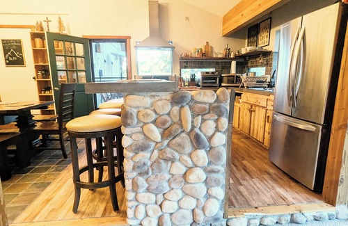 Twin Peaks Cabin | Serene Twin Peaks Lake Arrowhead Escape - Sleeps 10