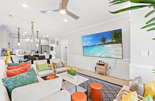 Longs House | Serene waterfront retreat-Near golf Beach Barefoot