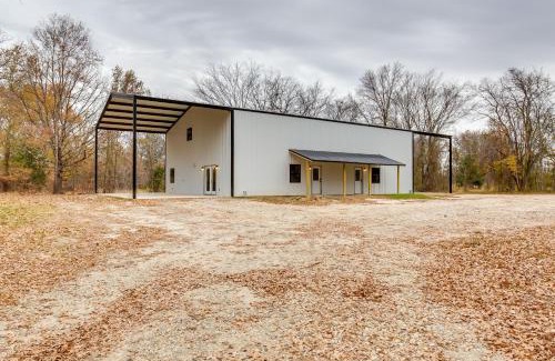 Yantis House | Serene Yantis Getaway - 1 Mi to Lake Fork!
