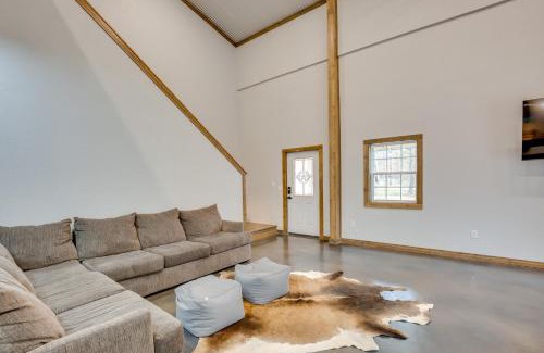 Yantis House | Serene Yantis Getaway - 1 Mi to Lake Fork!