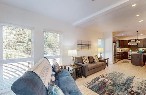 Gold Beach Apartment | Serenity at Deerhaven #B
