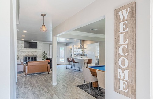 Lake Highlands House | "Serenity Dallas": 5BD/2.5BA House with Pool-Jacuzzi/Pool Table/2 Living Areas!