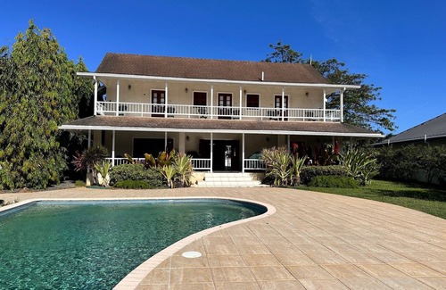Golden Grove Villa | Serenity - lake view villa in Samaan Grove