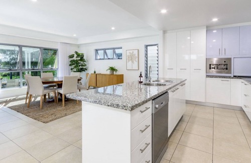 Sandstone Point House | Serenity on Spinnaker