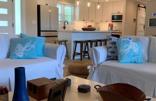 Reynolds Landing House | Serenity on the Green: Luxurious 6BR Lakefront & Golf View Retreat in Greensboro