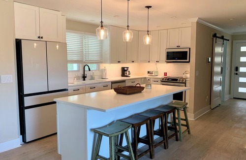 Reynolds Landing House | Serenity on the Green: Luxurious 6BR Lakefront & Golf View Retreat in Greensboro