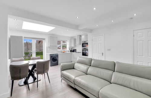 Dagenham House | Serenity Retreat in Dagenham