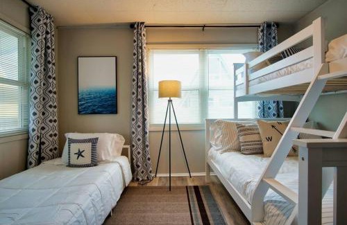 Surfside Beach House | Serenity Sol ※ Surfside Charmer Near Beach & Jetty