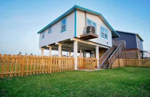 Surfside Beach House | Serenity Sol ※ Surfside Charmer Near Beach & Jetty