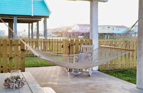 Surfside Beach House | Serenity Sol ※ Surfside Charmer Near Beach & Jetty