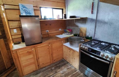 Roble Cabin | Serenity Unveiled: Secluded Cabin, Endless Views, Pristine Forest Bliss.