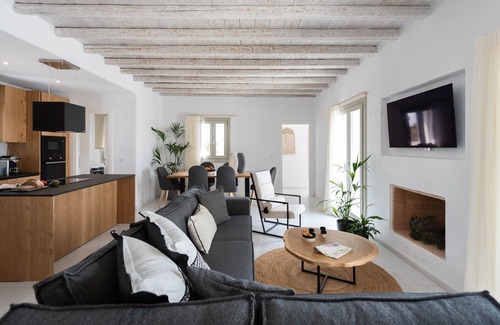 Nea Cryssi Akti Villa | Sersi Black Villa with Jaz