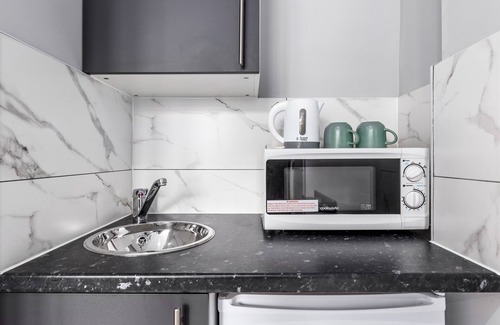 Feltham West Apartment | Serviced Ensuite Room Feltham Heathrow London Tw13