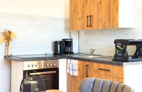 Oberhausen Apartment | Serviceroom24 - Apartment 3 in Oberhausen WLAN - Smart-TV - 24-7 Check-in und Küche