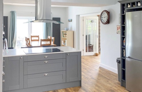Barmouth Cottage | Set on the headland with fantastic mountain and sea views.