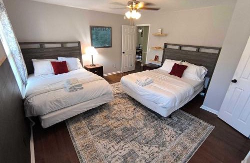 Irmo House | Settle Inn- 10mi to Columbia, Mins to Lake Murray