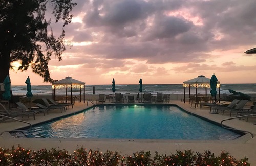 Seven Mile Beach Condo | Seven Mile Beach Oceanfront Condo in Snorkel/Scuba Paradise