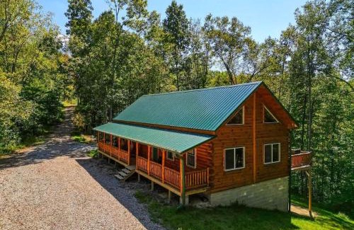 Nelsonville House | Seven Pines Cabin - Secluded in Hocking Hills