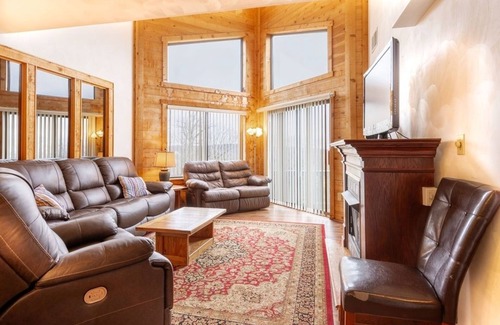 Seven Springs Condo | Seven Springs Stoneridge 3 BR Loft Standard Condo, Pet Friendly! by RedAwning