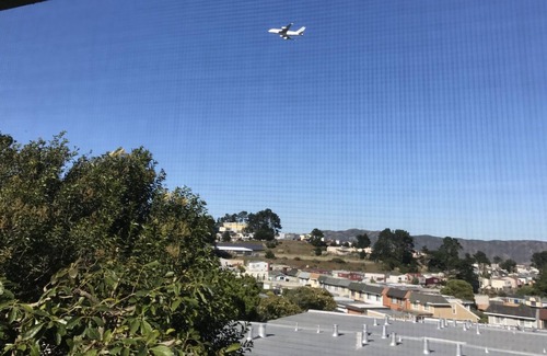 South San Francisco House | SF Bay views! Renovated home 4br/2.5 ba 10 min SFO