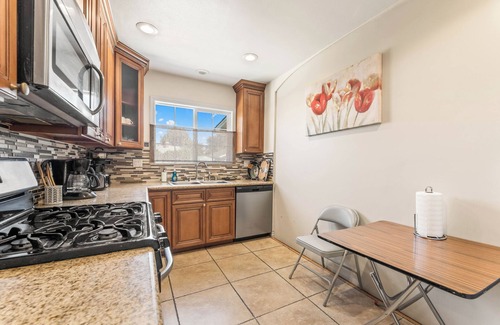 Reseda House | SF Valley Comfort - Front duplex home> Lake Balboa