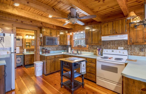 Cleveland Ski Chalet | Shadowhoffen at Bearadise - Resort Activities for the Whole Family!