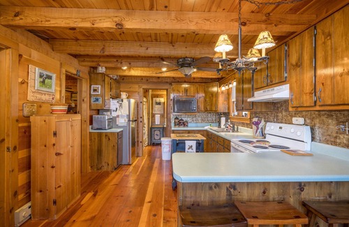 Cleveland Ski Chalet | Shadowhoffen at Bearadise - Resort Activities for the Whole Family!