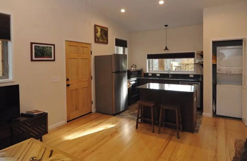 Weaverville Cottage | Shady Grove Cottage -Natural Setting In Town