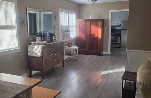 Redfield House | Shady Lane Cottage is a nice 2-bedroom house with AC in charming Redfield.