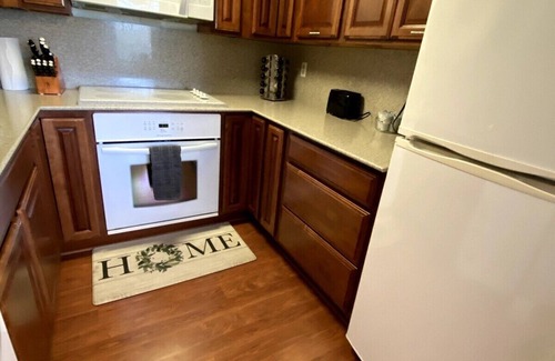 Shalimar Condo | Shalimar Condo 2 Bedrm, Full Bath, next to marina!