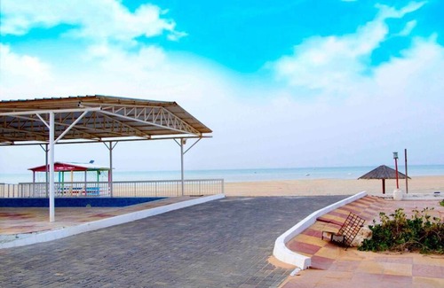 Al Gharbia House | Shallow Waters Beach House