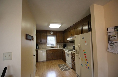 Huddleston House | Shangri La Family town home with Internet